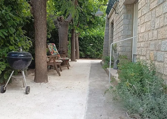 Appartement Grand Appartement, 2 Et Jardin