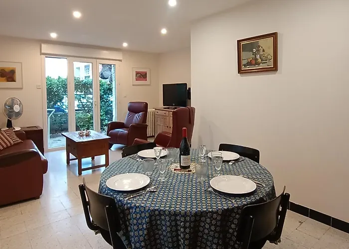 Grand Appartement, 2 Et Jardin Appartement Nîmes